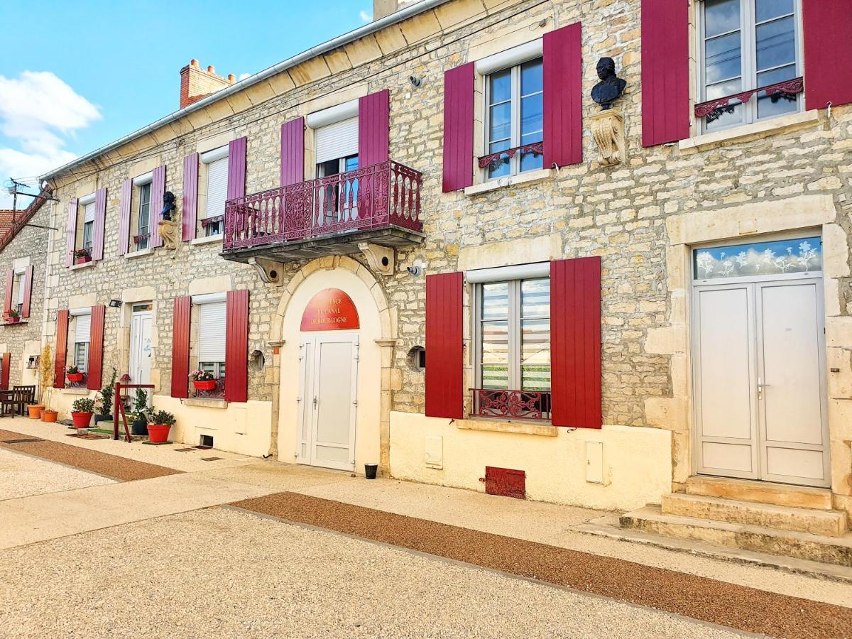 La Residence Du Canal De Bourgogne モンバール 部屋 写真