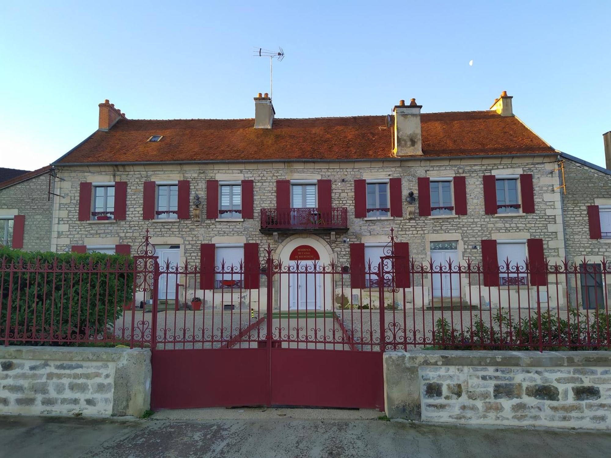 La Residence Du Canal De Bourgogne モンバール エクステリア 写真
